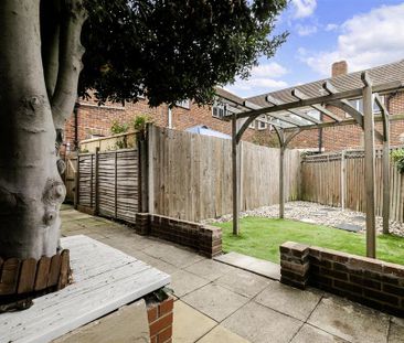 3 bedroom flat to rent - Photo 2
