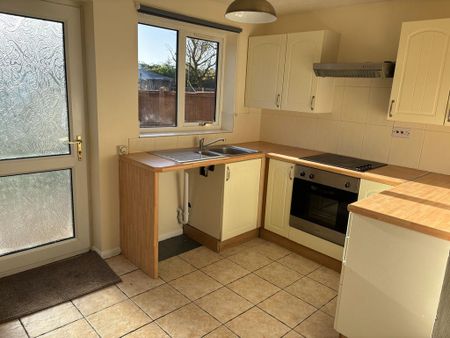 2 bedroom semi-detached house to rent - Photo 5