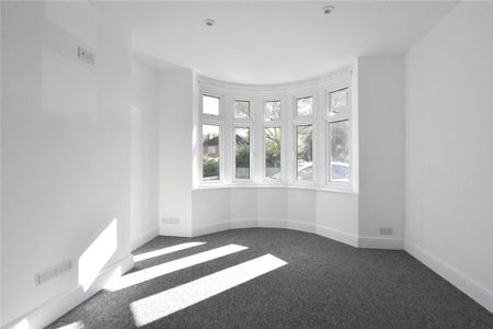 Well presented 3 bedroom semi-detached house situated to the north of the city offering a short commute to the Science Park and Cambridge north railway station. Driveway parking for 2 cars. GCH. Unfurnished. - Photo 3