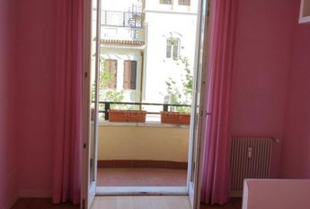 Parioli-Piazza delle Muse: Restored 3 bedroom, 3 Bath, spacious living, kitchen, balcony, near park, master bed & 2 single bedrooms. Ref 1045