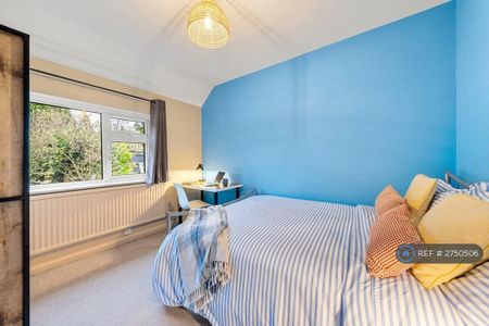 1 bedroom in a house share to rent - Photo 2