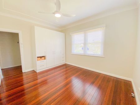 Beautiful 3-Bedroom Bungalow in the Heart of Central Maitland - Photo 5