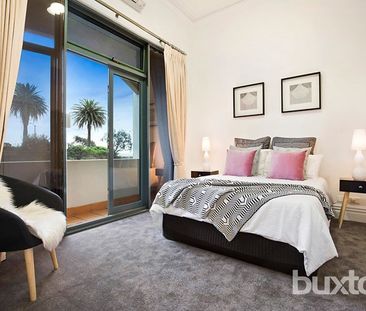 *** APPLICATION APPROVED *** WELL PRESENTED APARTMENT ACROSS FROM THE BEACH - Photo 5