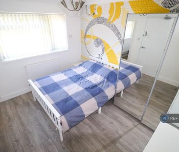 1 bedroom in a house share to rent - Photo 3