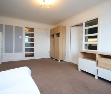 Lenzie Way, Glasgow, G21 - Photo 2