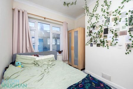 4 bedroom terraced house to rent - Photo 3