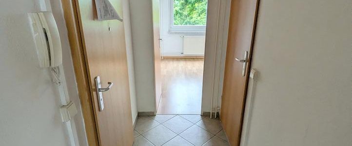 ++ schöne & günstige 3-Raum-Wohnung - großer Balkon mit Ausblick ins Grüne ++ - Photo 1