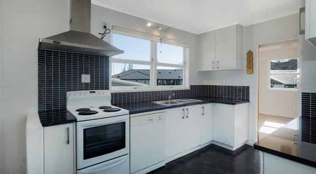 Charming 3-Bedroom Family Home in Hill Park - Photo 4