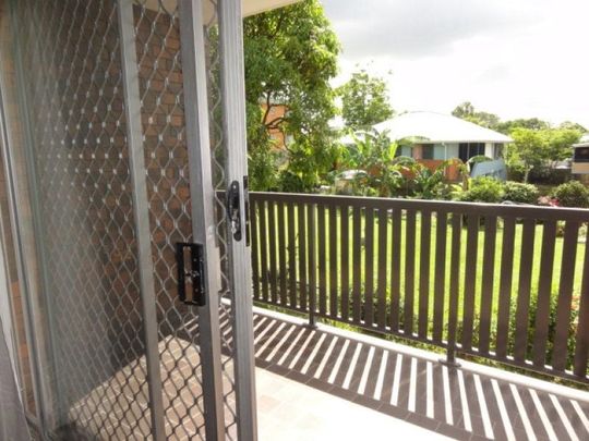 2 Bedroom Unit - Walk to Greenslopes Busway & Private Hospital - Photo 1