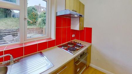 1 bedroom in a house share to rent - Photo 5