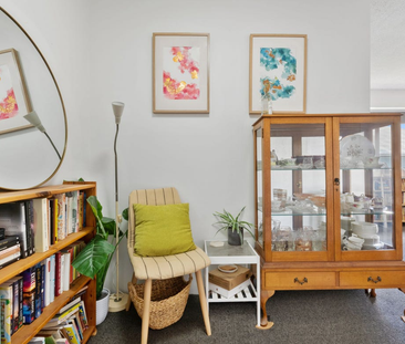 Walking distance to parks and shops. - Photo 2