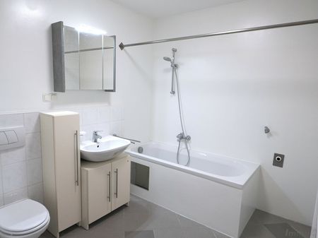 Charmante 2-Zimmerwohnung mit kleinem Grünanteil, Terrasse und Parkplatz in Waltendorf - Foto 4
