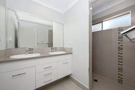 Relaxed Living with Pool and Outdoor Entertaining - Photo 4