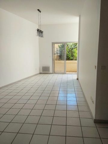 Location Appartement 4 pièces 97m² NARBONNE 11100 - Photo 2