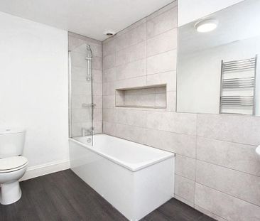 3 bedroom flat to rent - Photo 6