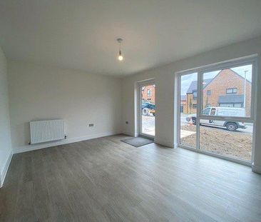 4 bedroom detached house to rent - Photo 3