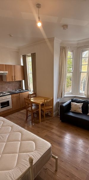 Studio Flat, Mazenod Avenue, NW6 - Photo 1