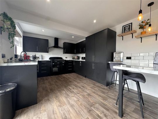 4 bedroom bungalow to rent - Photo 1