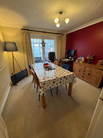 3 bedroom detached house to rent - Photo 3