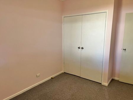 Sunny 3 Bedroom Cottage with Bushland Outlook - Photo 4
