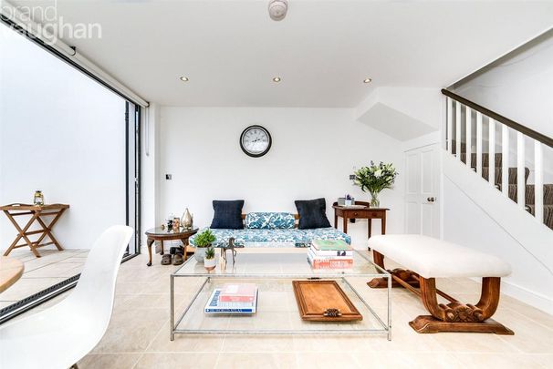 3 bedroom end of terrace house to rent - Photo 1