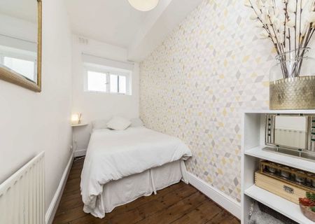 Hopton Road, SW16 2EL, London - Photo 2