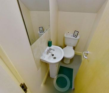 4 bedroom flat to rent - Photo 5