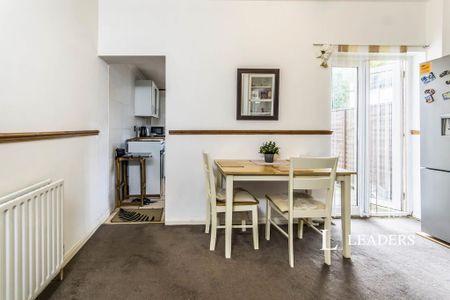 1 bedroom in a house share to rent - Photo 2