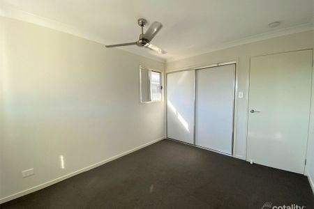 Spacious Modern Townhouse in Prime Location - Photo 4