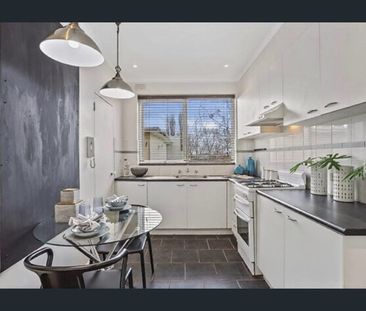 Stylish 2 Bedroom Apartment with Car Park in the Heart of Armadale - Photo 6