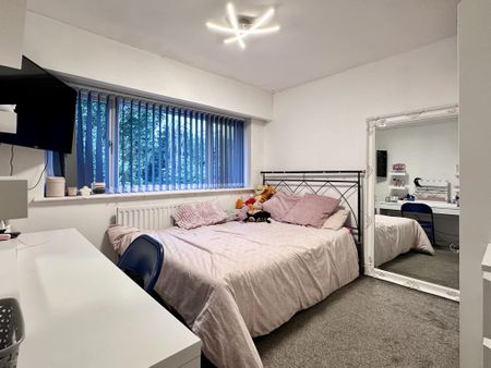 4 bedroom semi-detached house to rent - Photo 5