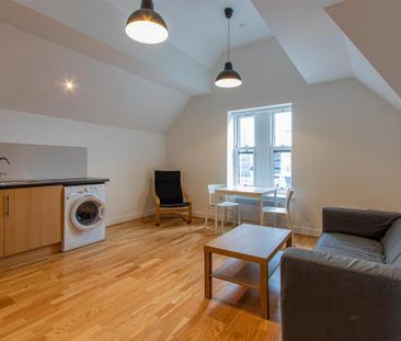 2 bedroom flat to rent - Photo 2