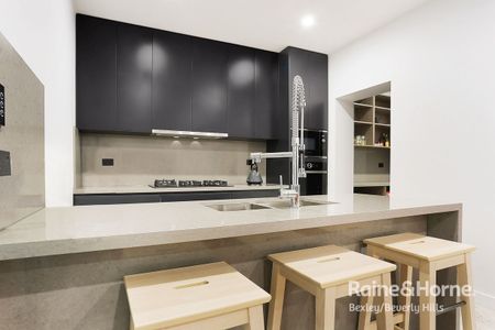 Renovated full brick family home in one of Kingsgrove's best streets - Photo 4