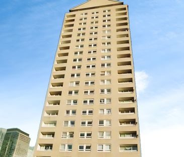 1-Bedroom Apartment with Balcony. The Quarterdeck, Canary Wharf E14 - Photo 6