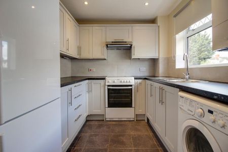 2 bedroom end of terrace house to rent - Photo 3