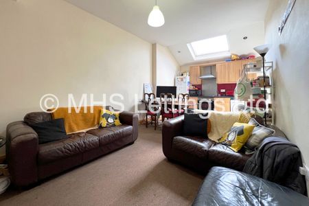 3 Bedroom Flat for rent in Woodsley Road - Photo 2