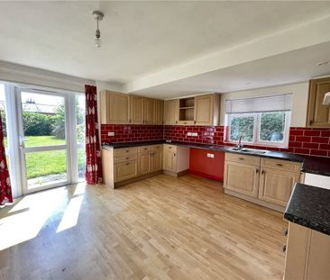 A spacious detached house situated in a convenient village location... - Photo 6