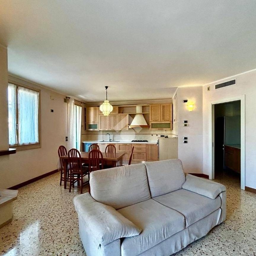 Trilocale viale Italia 106, Centro, Creazzo - Foto 1