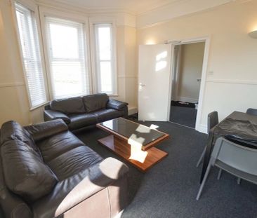 To Rent Chatsworth Rd, Charminster, Bournemouth, BH8 £3,250 pcm Ten... - Photo 2