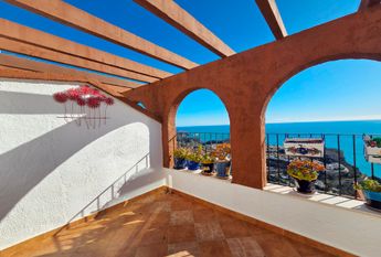 APARTMENT FOR RENT with 2 bedrooms and panoramic sea views