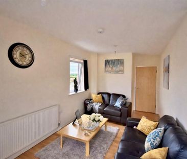 3 bedroom flat to rent - Photo 3