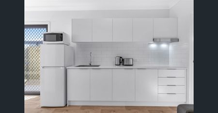 NEAR NEW DARRA STUDIOS WITH PARKING - Photo 5