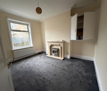 THREE BEDROOM TERRACED PROPERTY - Photo 2