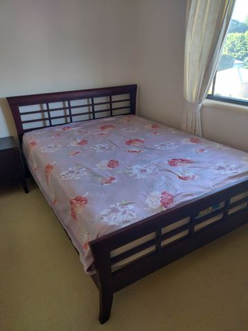 Shared furnished high set house on quite street walking distance to uni. Close to amenities - Photo 3