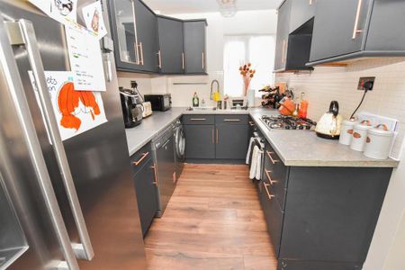 2 bedroom terraced house to rent - Photo 2