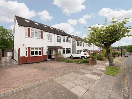 4 bedroom semi-detached house to rent - Photo 2
