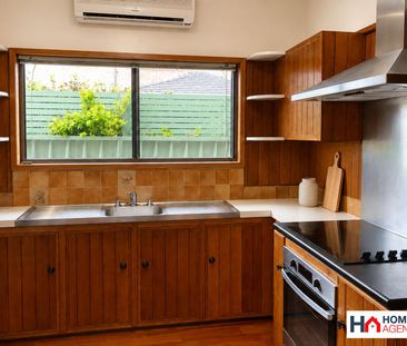 Spacious 3 Bedroom Home with Multiple Parking Options - Photo 3