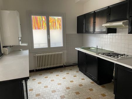 Location Appartement 4 pièces 114m² CHATELLERAULT 86100 - Photo 2