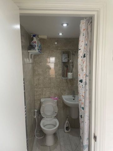 Studio Flat, Stratford, E15 - Photo 5