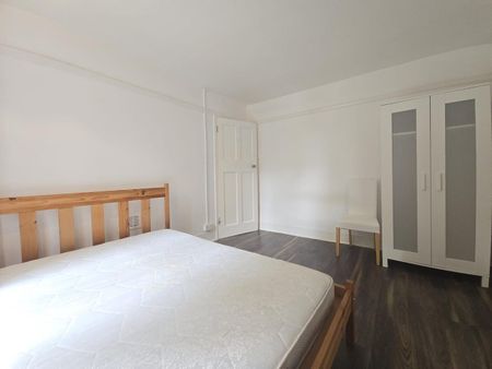 3 Bed Flat, London, W3 - Photo 5